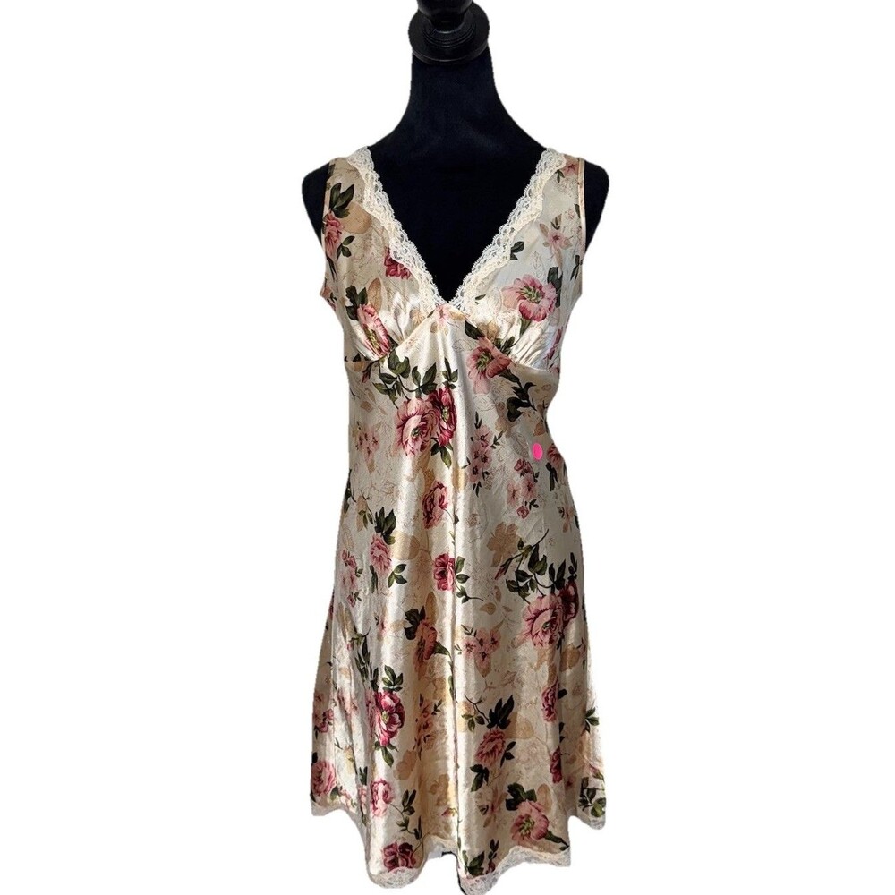 *Vintage Y2K Victoria's Secret floral print slip lace trim baby doll Sz S